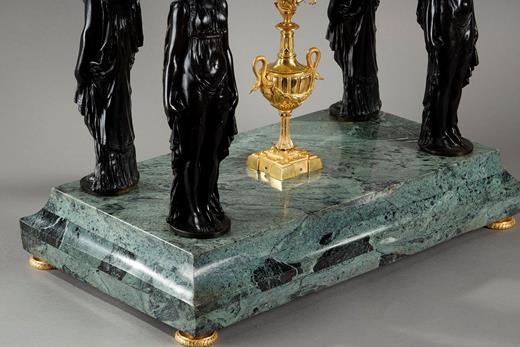 Centerpiece with caryatids in gilt bronze and patinated bronze, 19 century