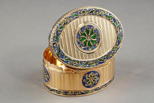 18th century snuffbox in gold and enamel imitating  lapislazuli color