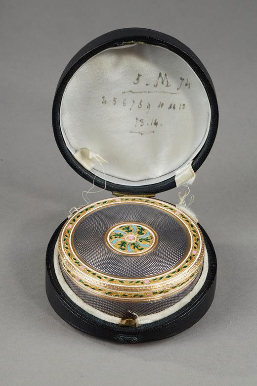 18th century gold and enamel bonbonniere or snuffbox  switzerland work 