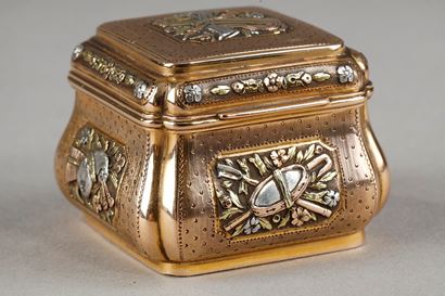 A Beautiful Three Colour Gold Oval Snuff Box
