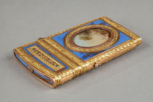 souvenir case in gold, souvenir amitié case, case 18th century, ecusson comtale