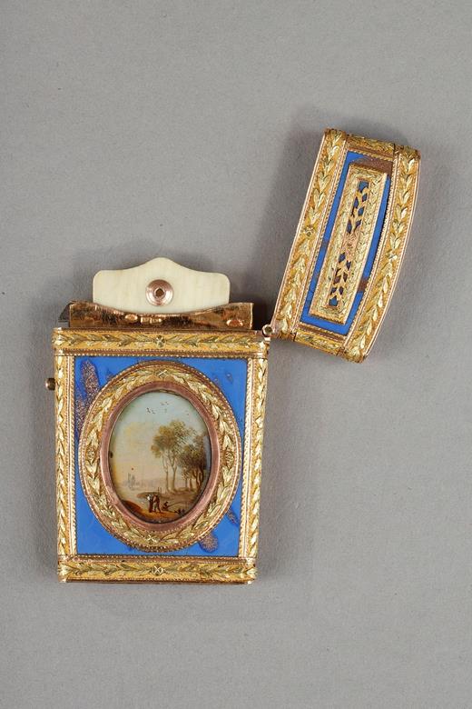 souvenir case in gold, souvenir amitié case, case 18th century, ecusson comtale