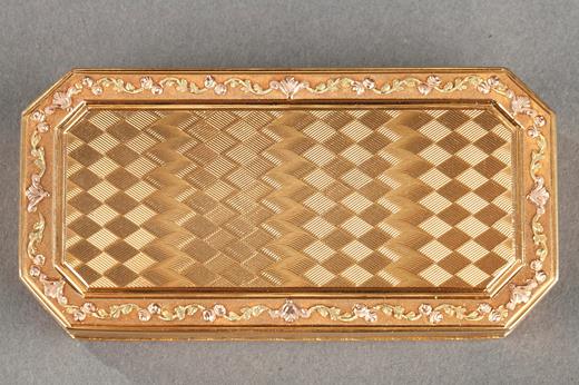 a snuffbox in gold 18 century