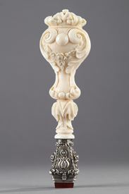 A Dieppe ivory desk seal with silver and agate.<br>Mid 19th century. Restauration.