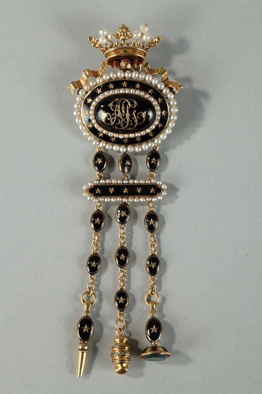 gold, enamel, chatelaine, pearls, 19th century, black