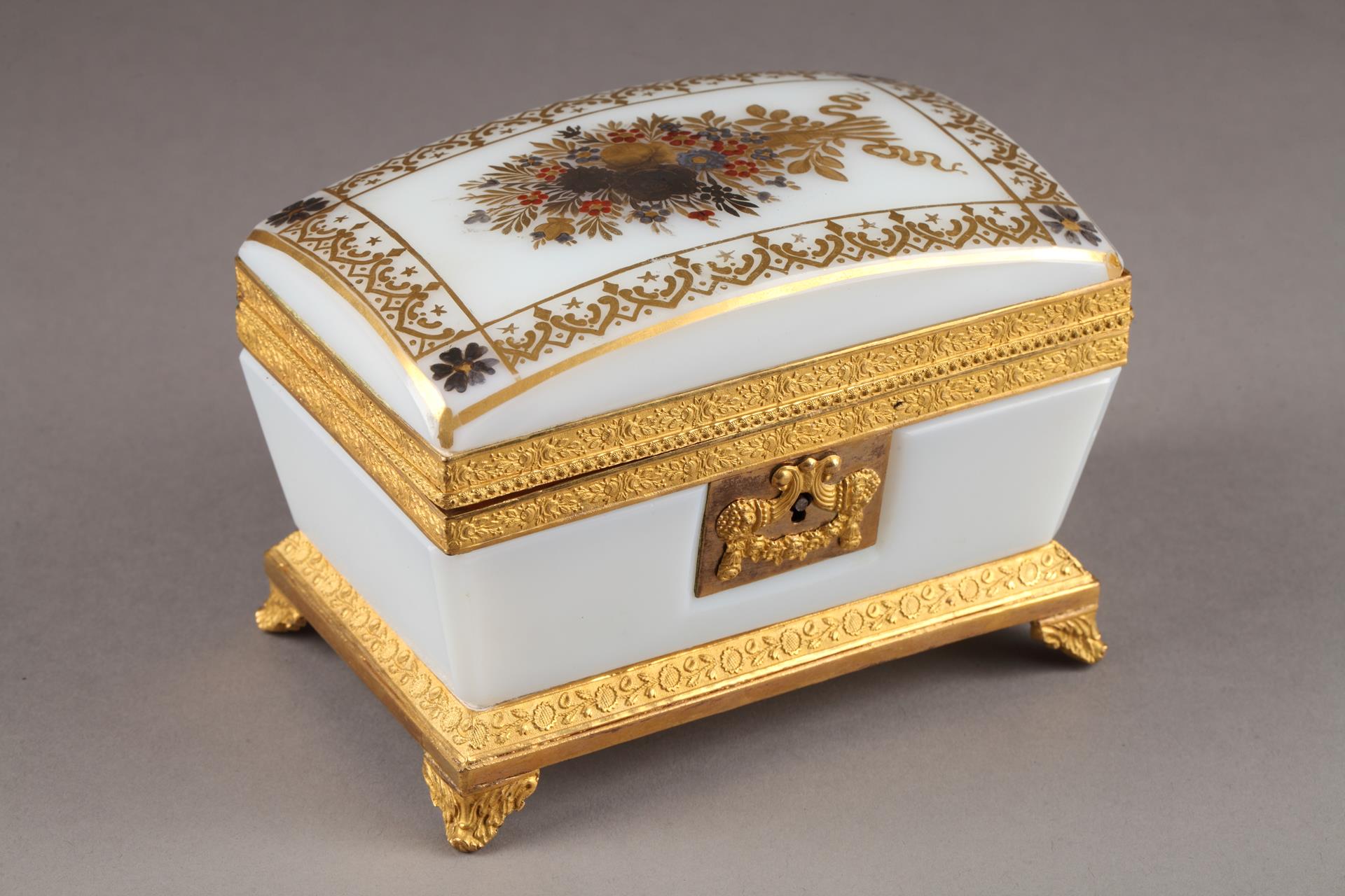 Charles X white opaline jewelery Box.<br>Circa 1820