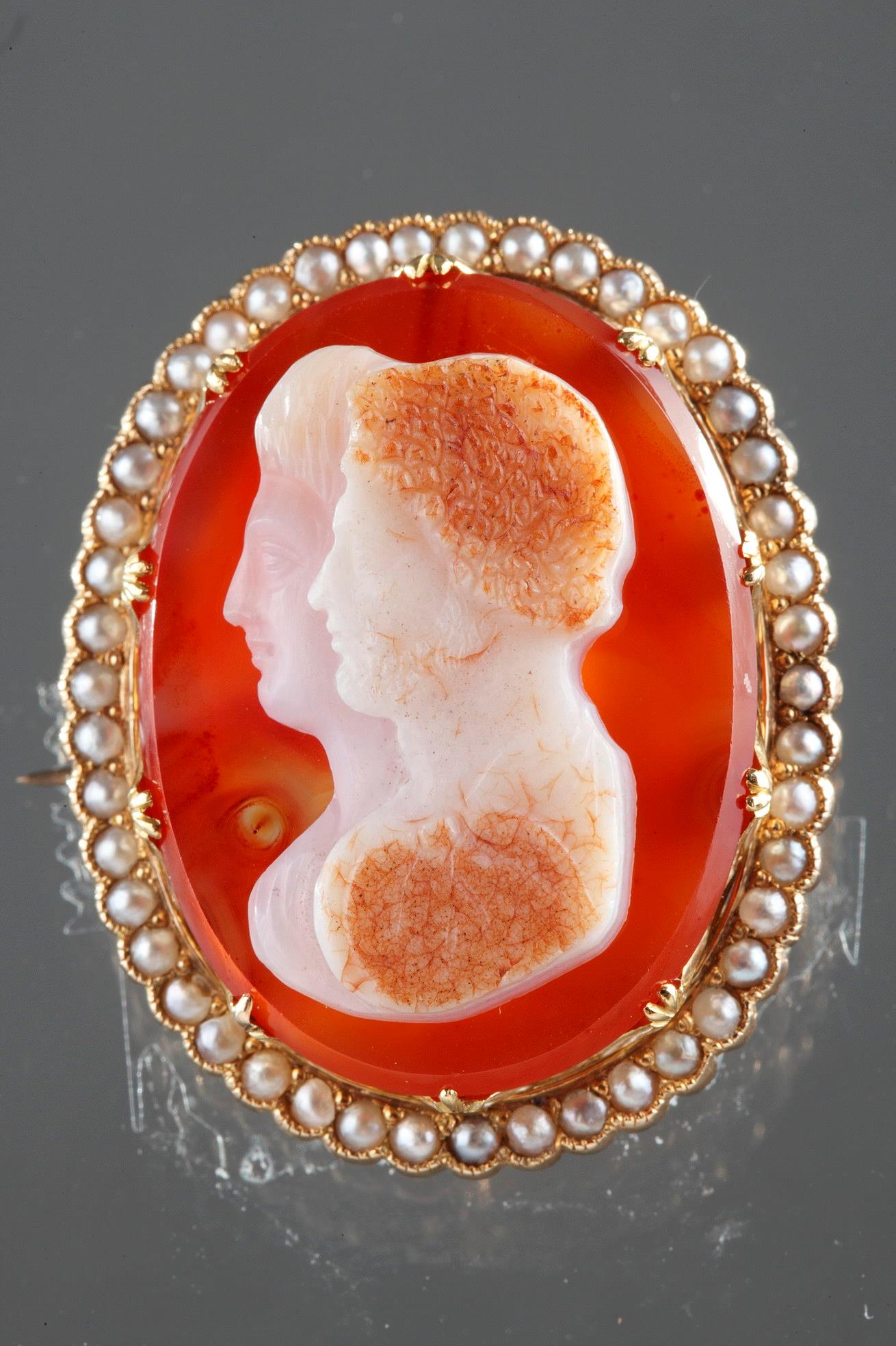 Napoleon III Gold-Mounted Agate Cameo Brooch.
19th century.