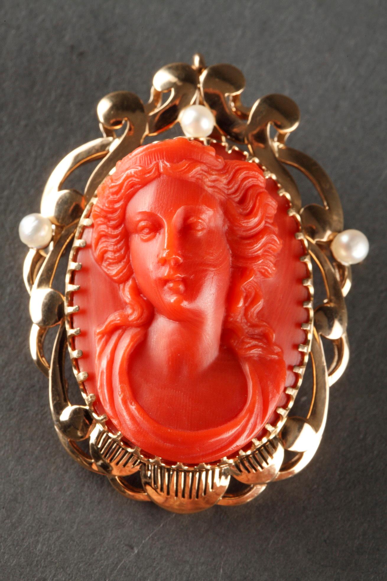 19th century Gold and Coral Brooch Pendant