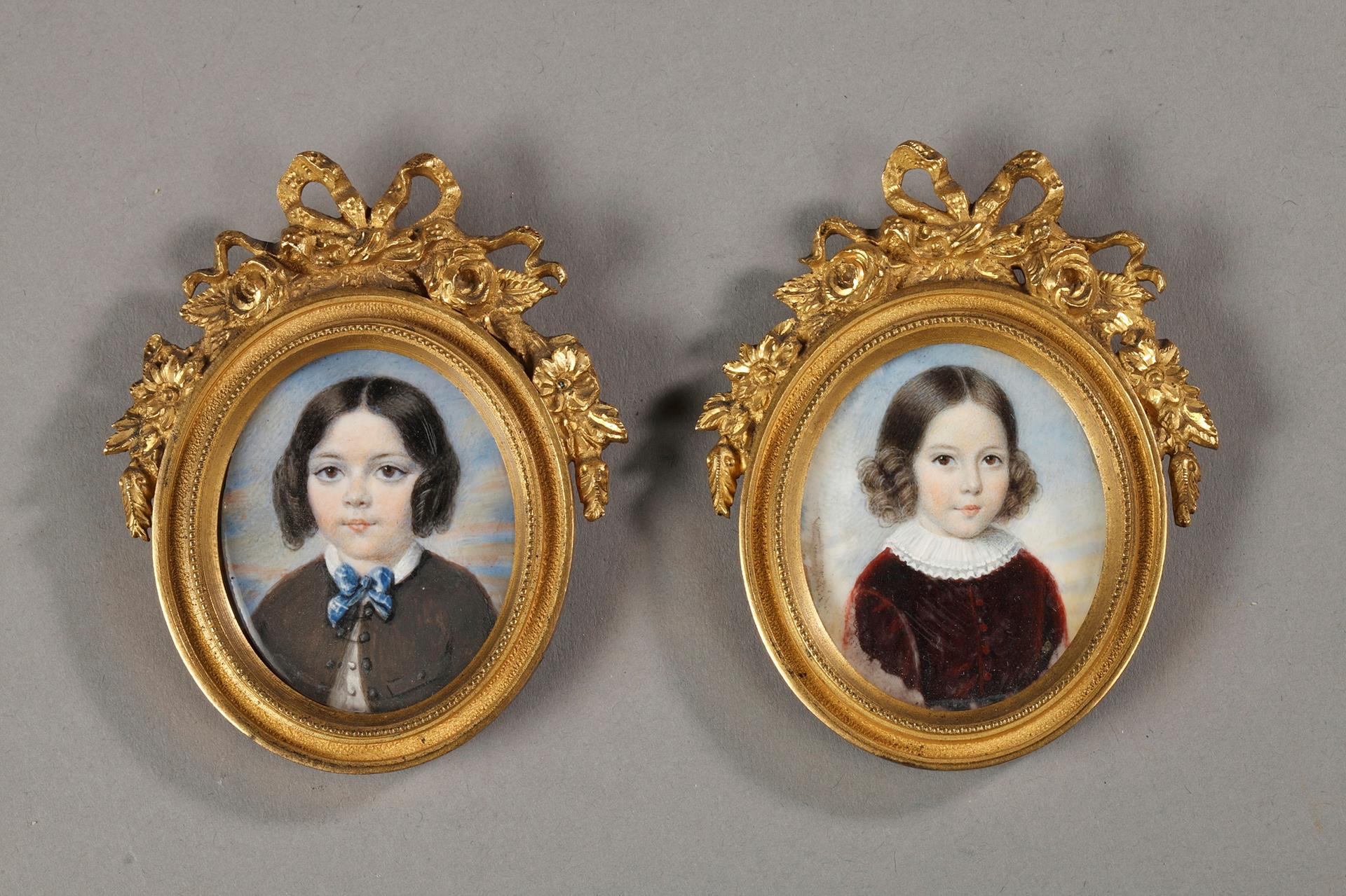 Pair of miniature on ivory. Gilt bronze frame. <br/>
Early 19th century.