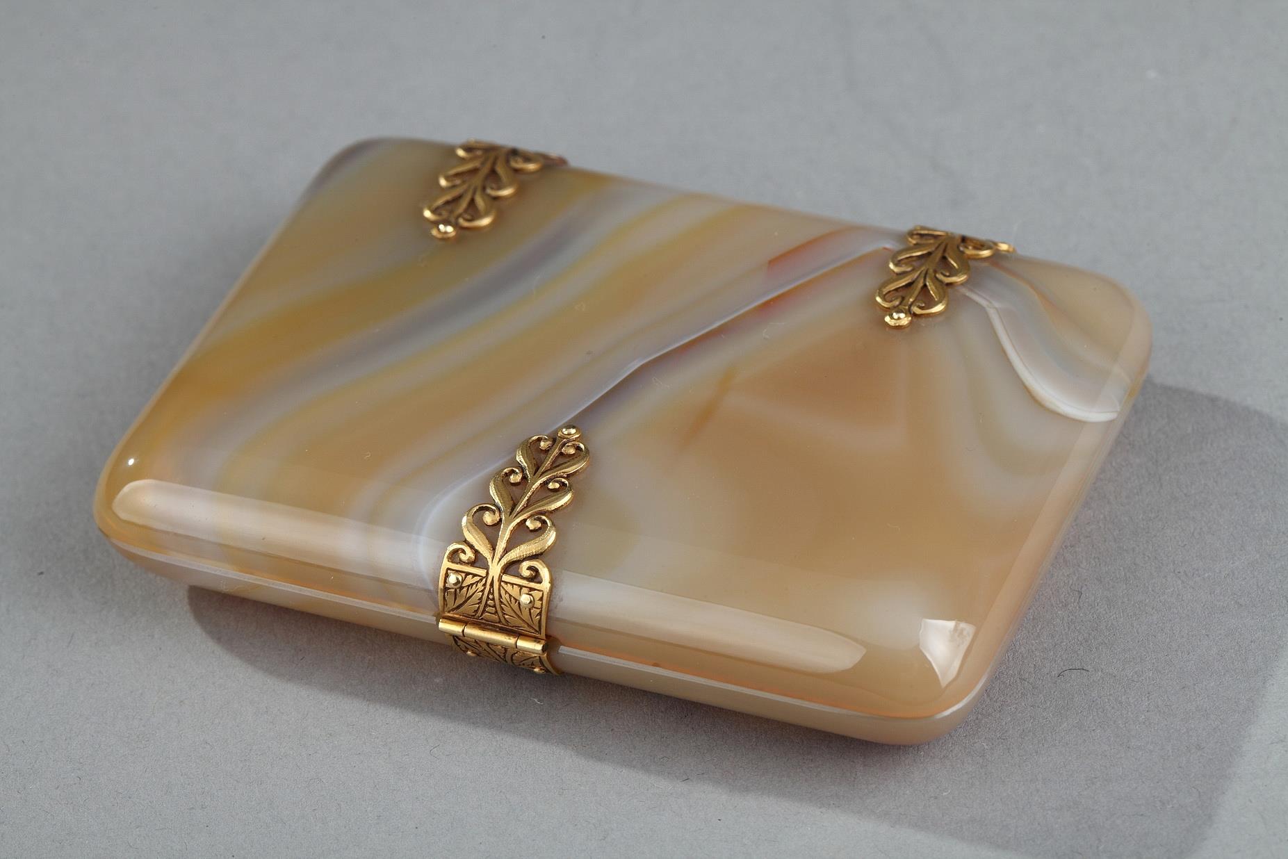 Art Deco case with agate