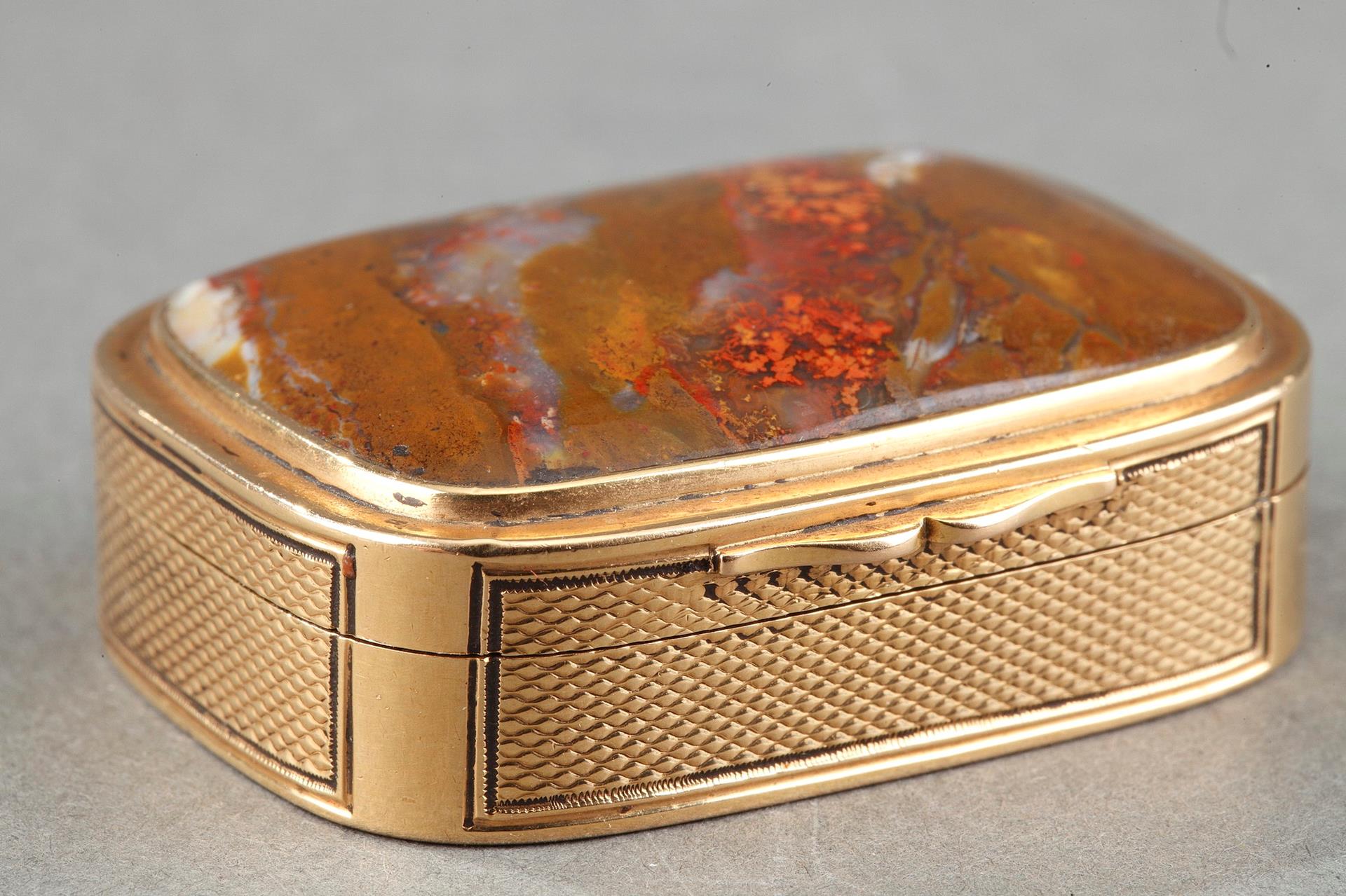 english, pills box, gold mounted, agate, 19th century