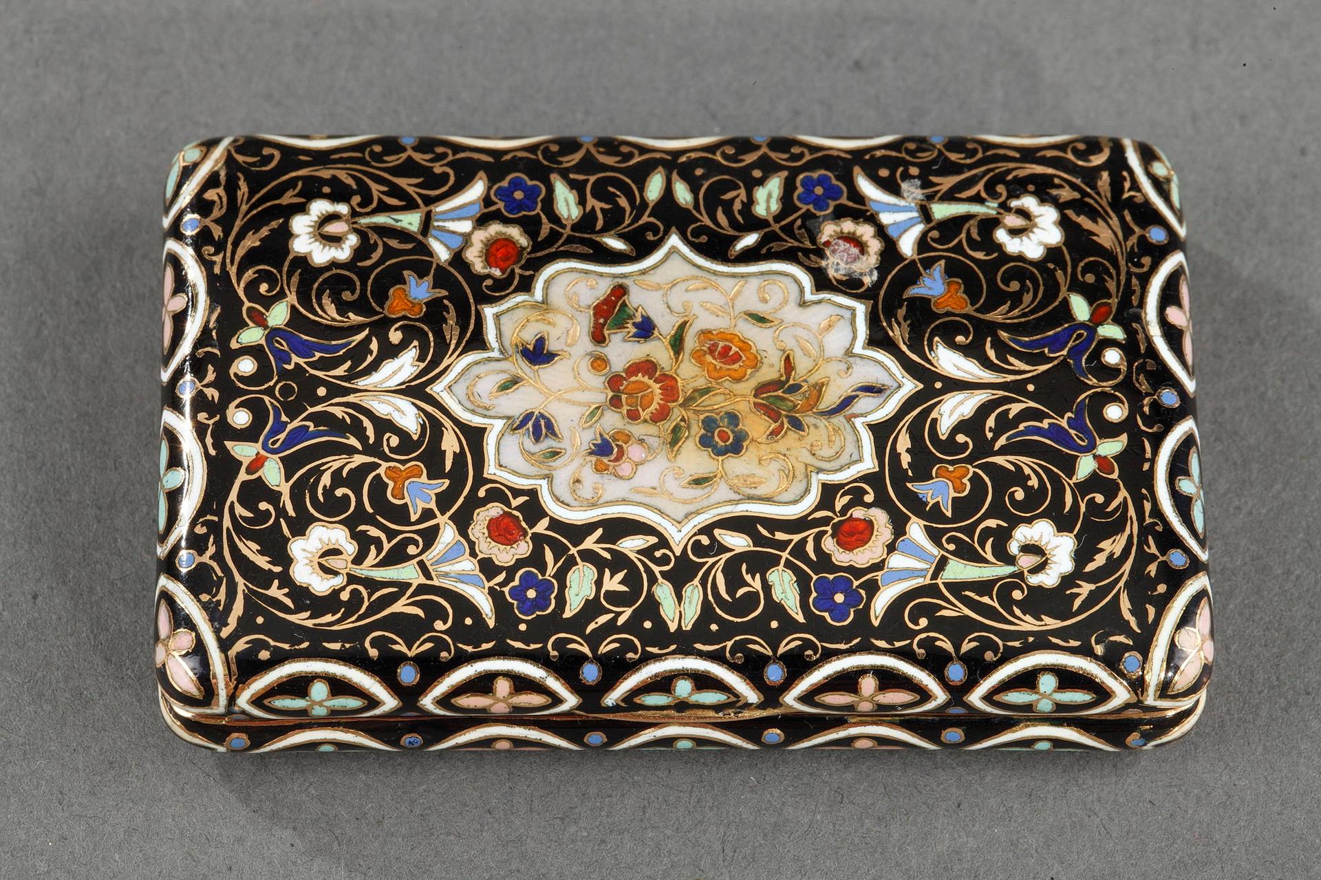 Mid-19th century Gold and enamel snuffbox. 