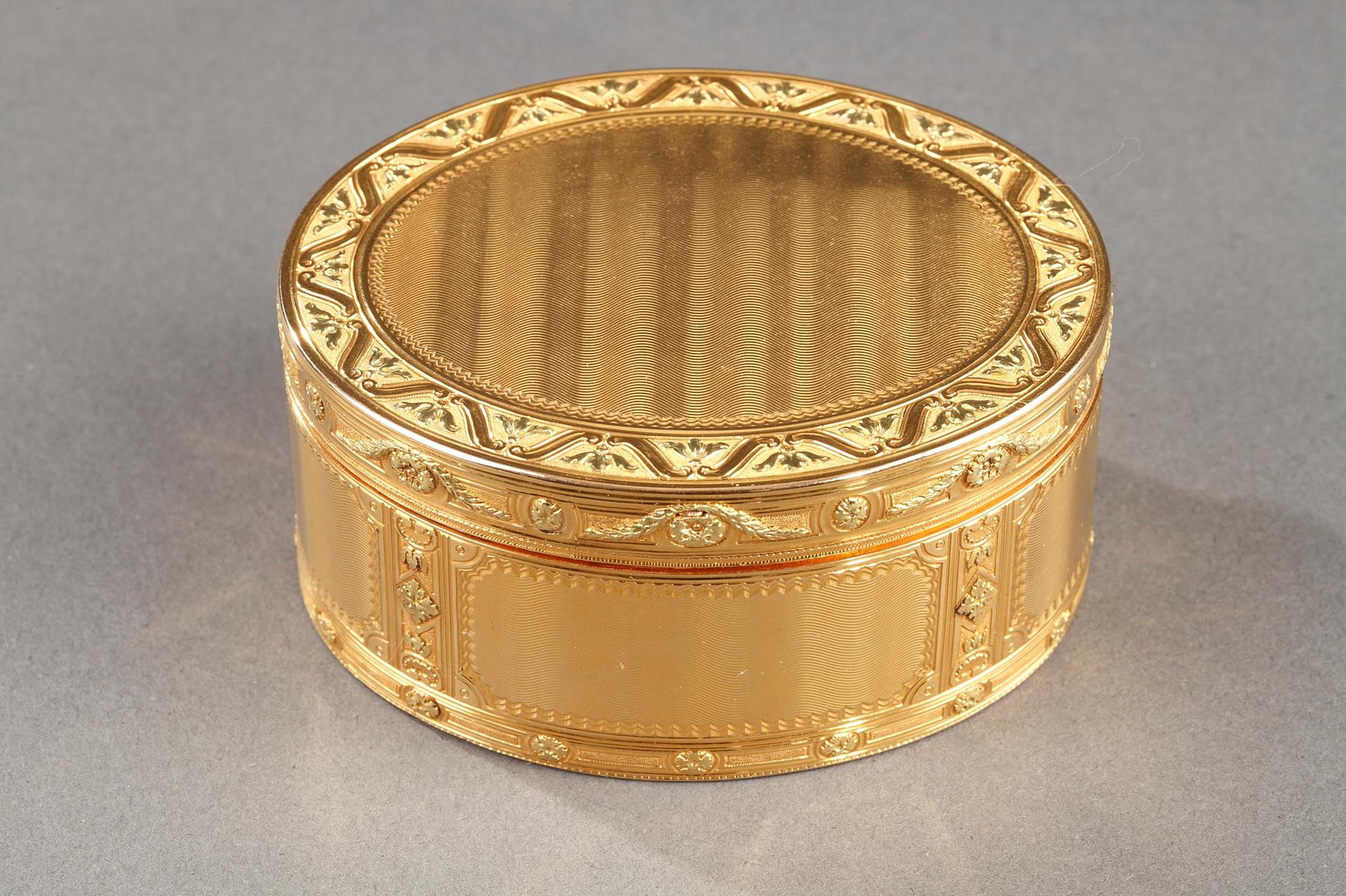 Louis XV important gold secret box. <Louis XV period. 