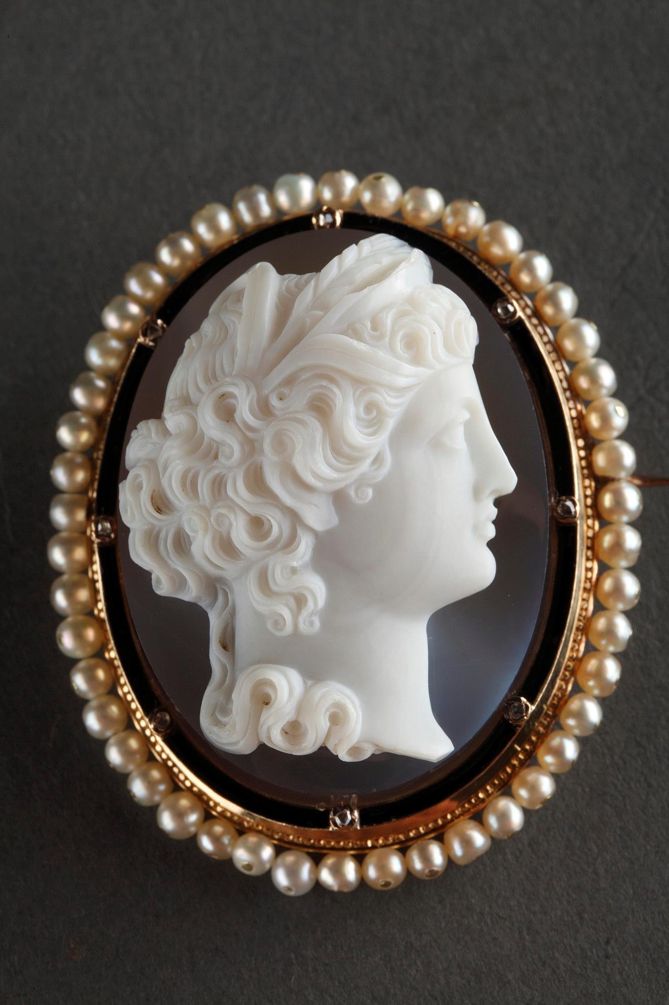 Gold-Mounted Agate Cameo Brooch.<br>
Second part of the 19th century. Napoleon III. 