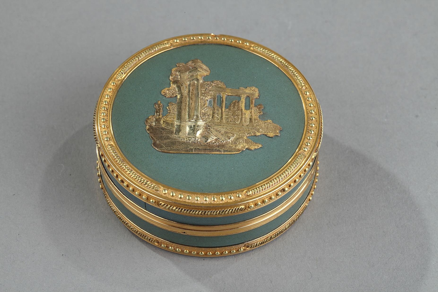 Louis XVI Candy box in gold.