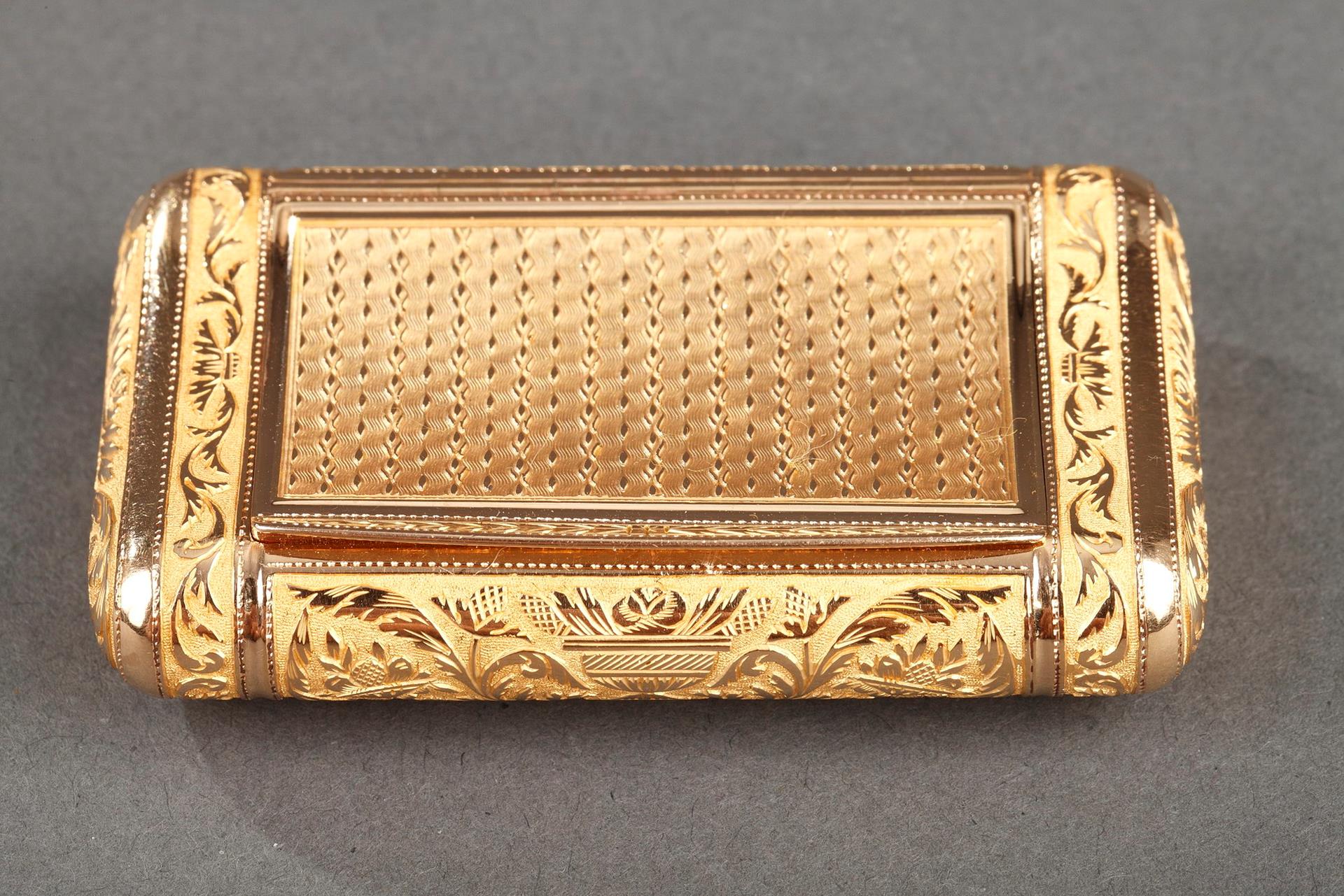 An early 19th century French gold snuff-box. 