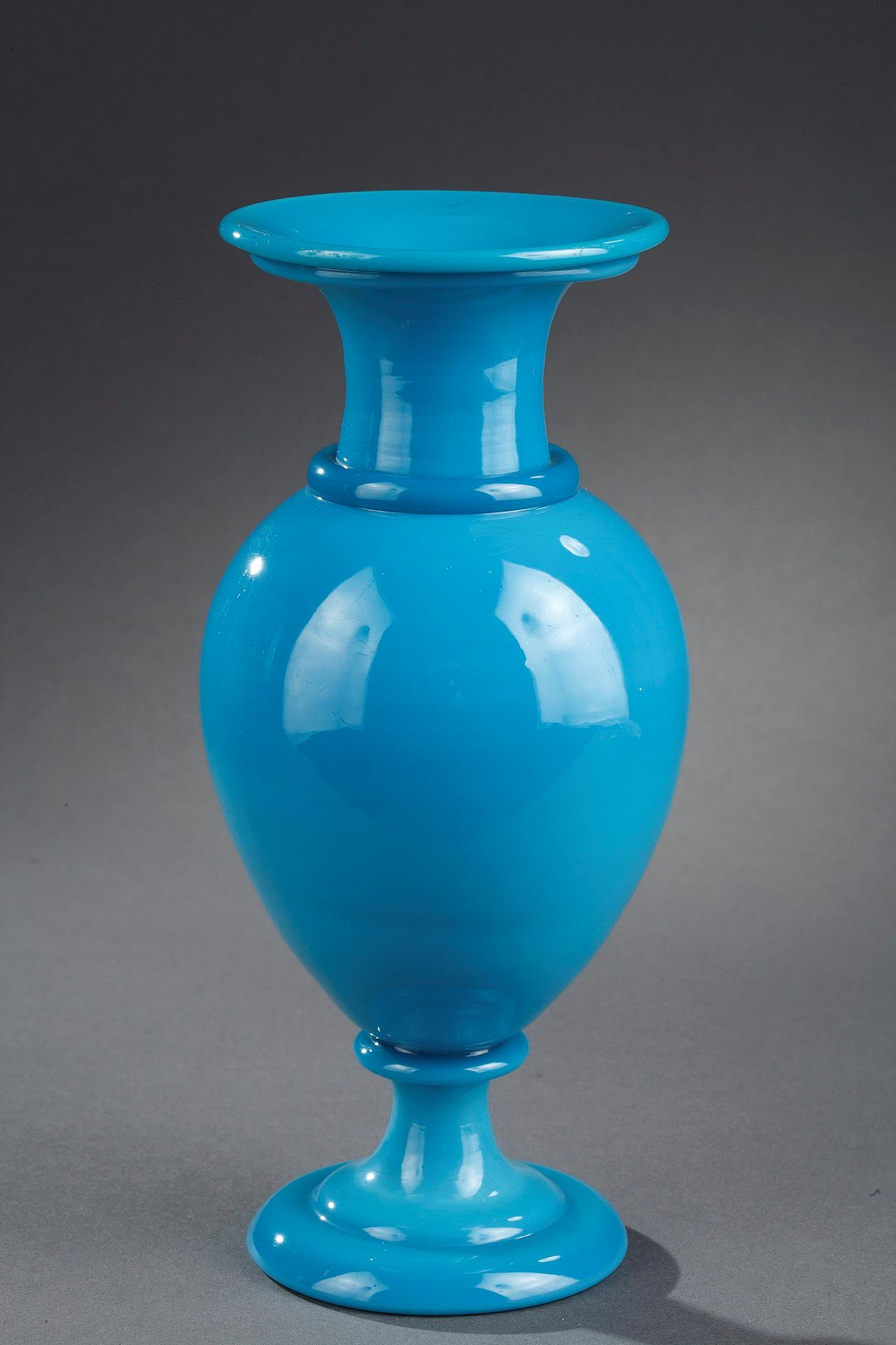 Charles X opaline vase. Circa 1820-1830.