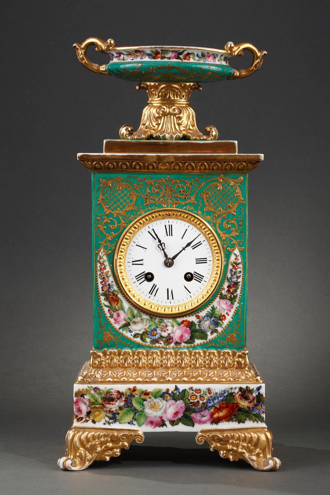 Mid-19th century French mantle clock in porcelaine.