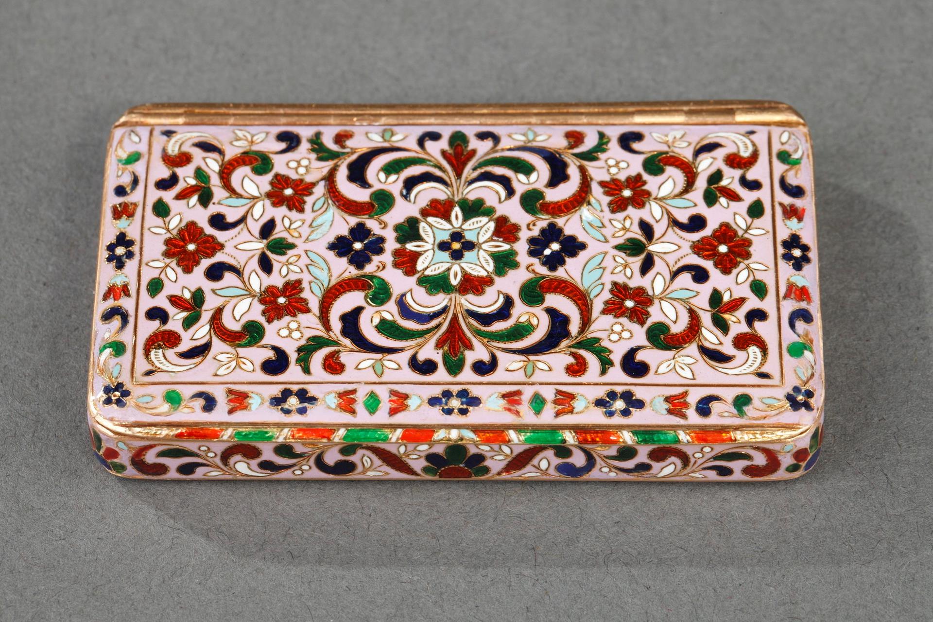 Mid-19th century Gold and champlevé enamel snuffbox. 