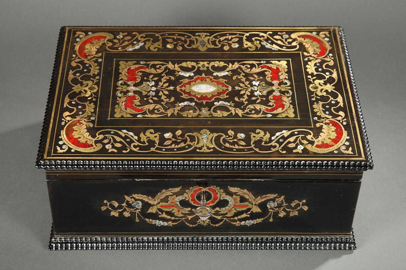 MID-19TH CENTURY WOODEN COFFER INLAID WITH MOTHER OF PEARL.
